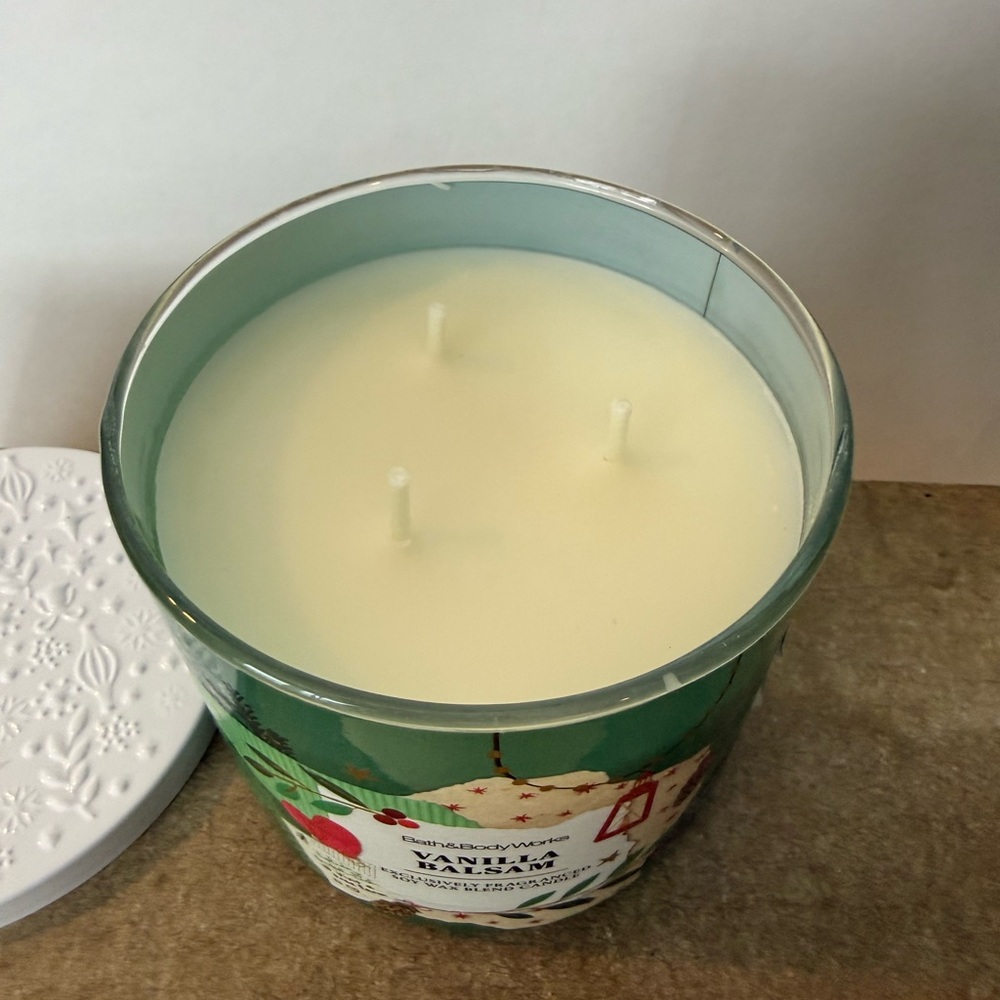 Bath & Body Works Vanilla Balsam (Pine) 3 wick Candle w/Essential Oils - Picture 3 of 4